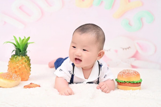 定西宝宝在妈妈肚子里
